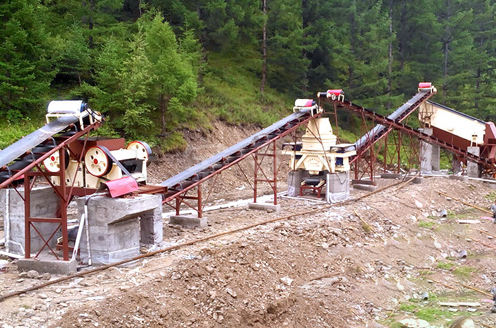 天宇重工鵝卵石制砂機作業現場