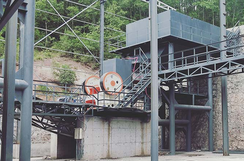 750x1060鄂式破碎機生產現場