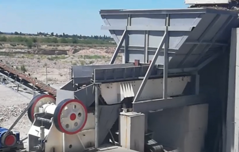 圓錐破碎機給料倉