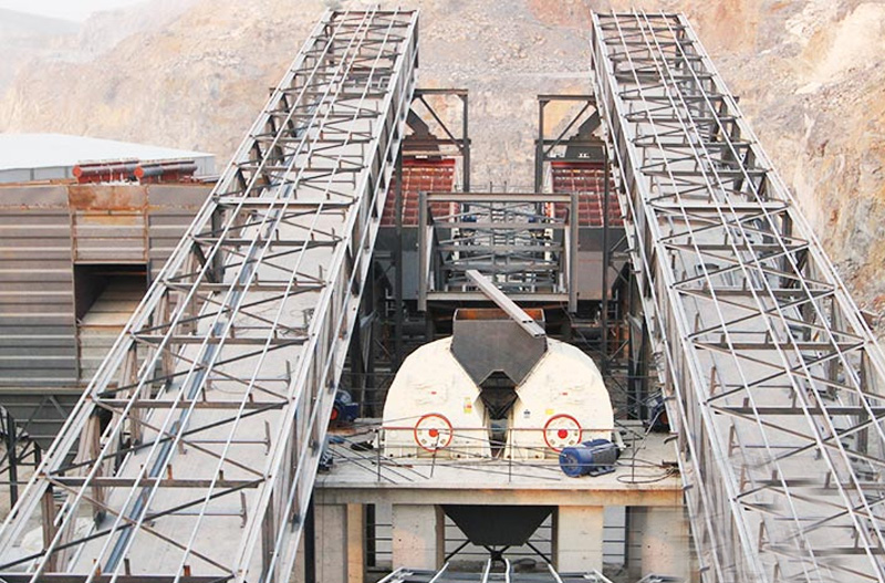 重錘式破碎機破碎現場