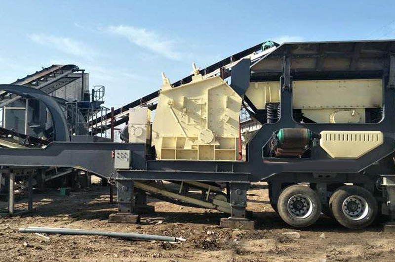 反擊式移動破碎機生產現場
